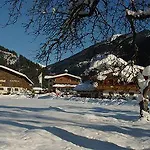 Hotel Stoanerhof 3*