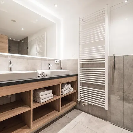 Ξενοδοχείο Stoanerhof 3*